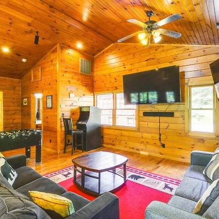 Cabin With Pool Access About 3 Mi To Downtown جاتلينبرج المظهر الخارجي الصورة