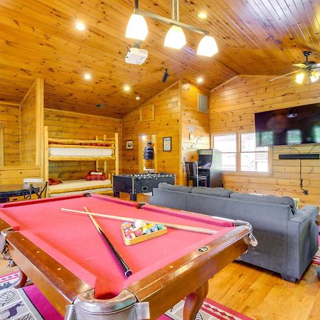 Cabin With Pool Access About 3 Mi To Downtown جاتلينبرج المظهر الخارجي الصورة
