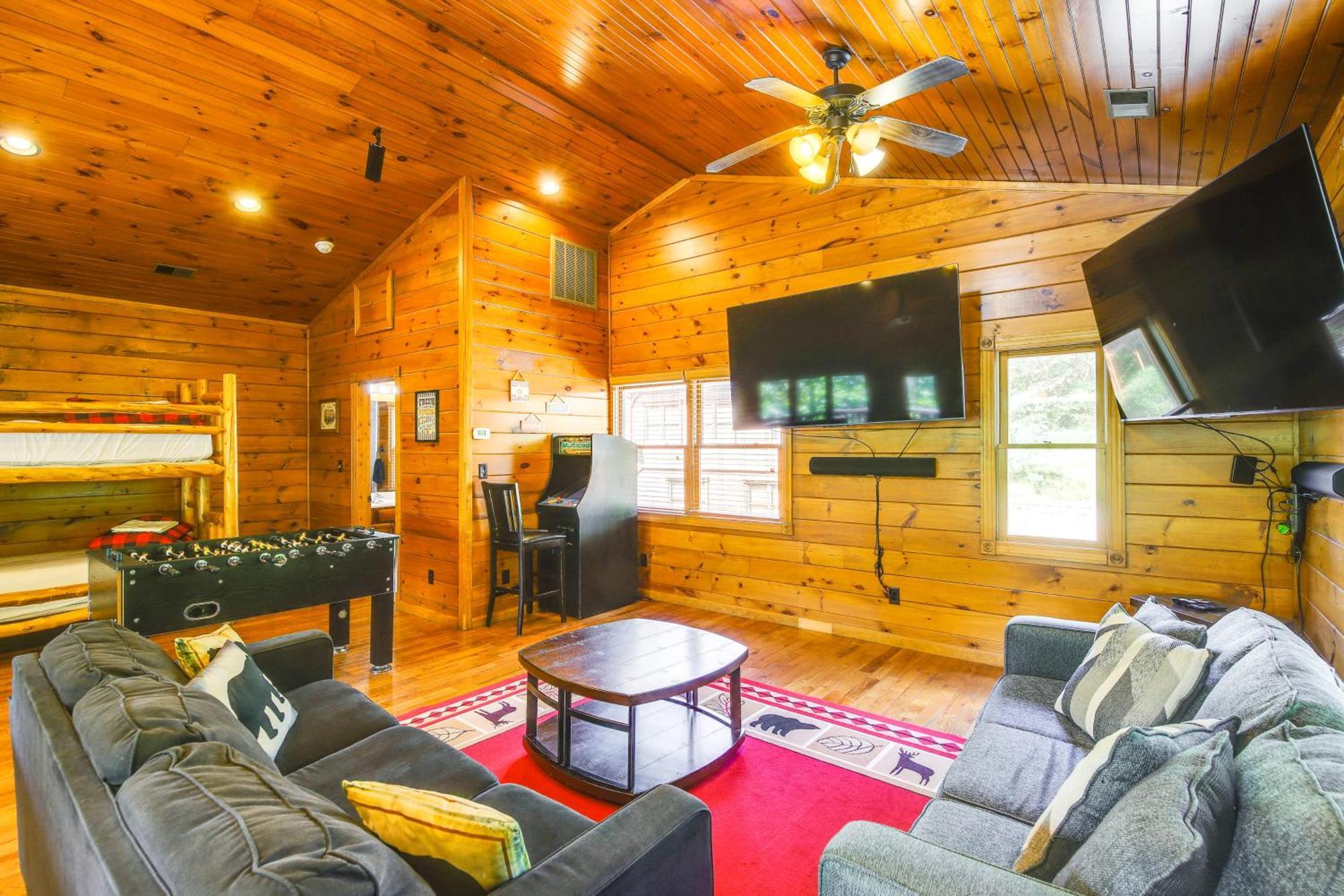 Cabin With Pool Access About 3 Mi To Downtown جاتلينبرج المظهر الخارجي الصورة