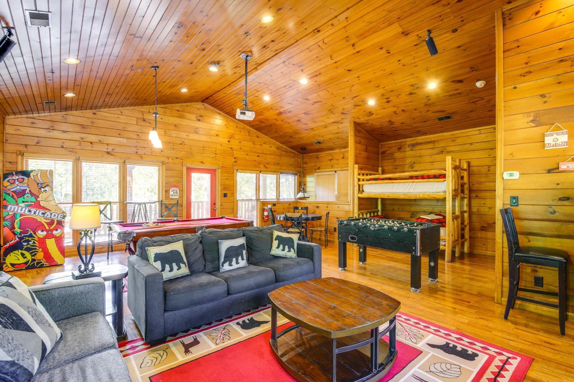 Cabin With Pool Access About 3 Mi To Downtown جاتلينبرج المظهر الخارجي الصورة