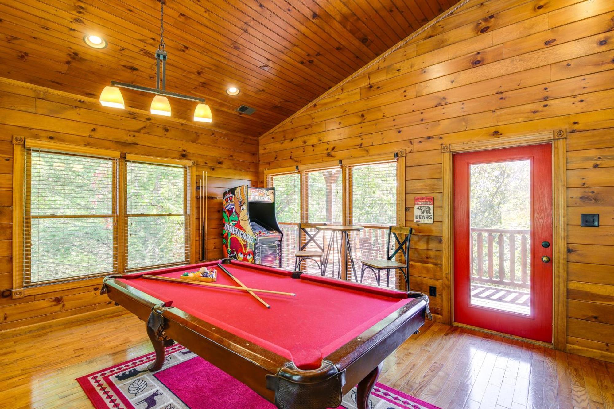 Cabin With Pool Access About 3 Mi To Downtown جاتلينبرج المظهر الخارجي الصورة