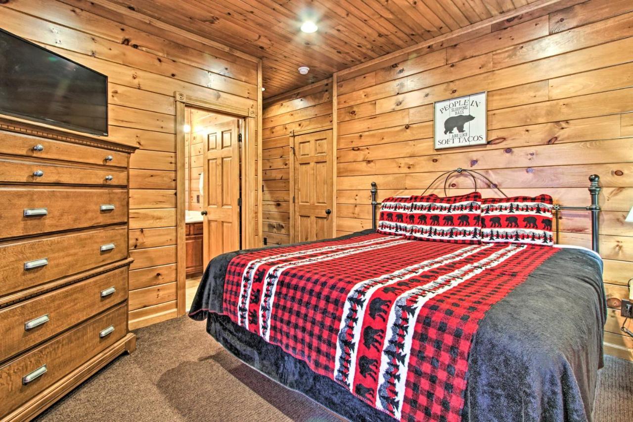 Cabin With Pool Access About 3 Mi To Downtown جاتلينبرج المظهر الخارجي الصورة