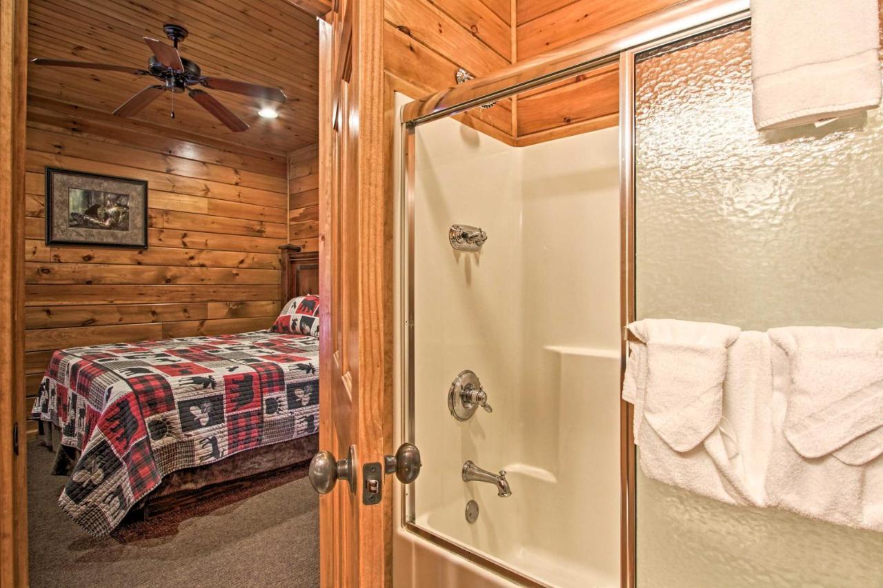 Cabin With Pool Access About 3 Mi To Downtown جاتلينبرج المظهر الخارجي الصورة