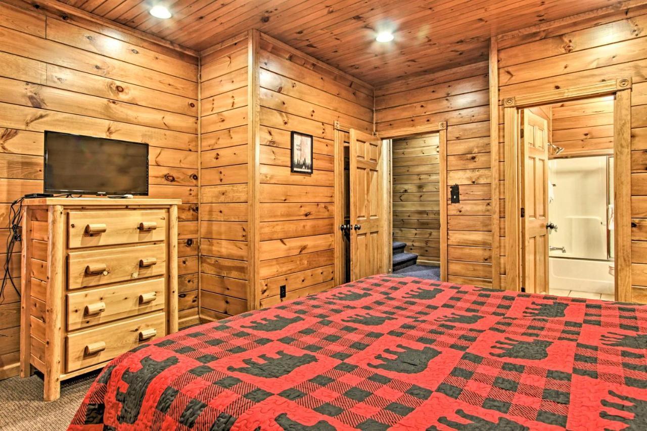 Cabin With Pool Access About 3 Mi To Downtown جاتلينبرج المظهر الخارجي الصورة